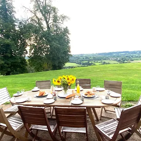 Le Pressoir Du Chateau De Neuville - Famille & Amis Livarot-Pays-d'Auge Exterior foto