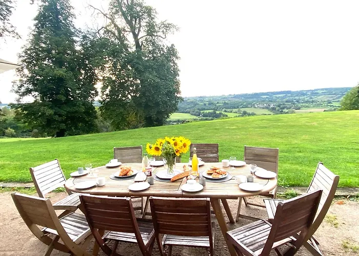 Le Pressoir Du Chateau De Neuville - Famille & Amis