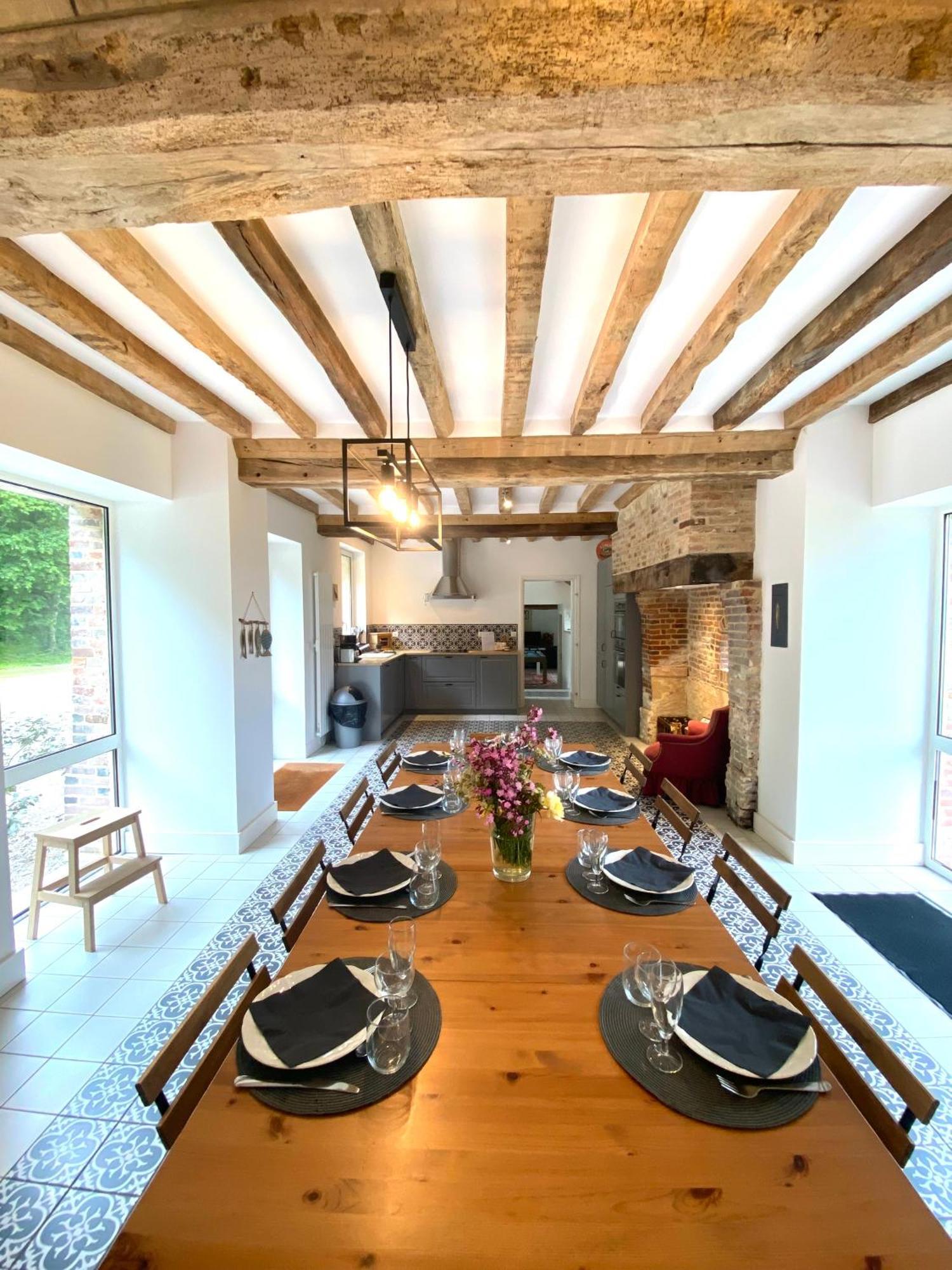 Le Pressoir Du Chateau De Neuville - Famille & Amis *