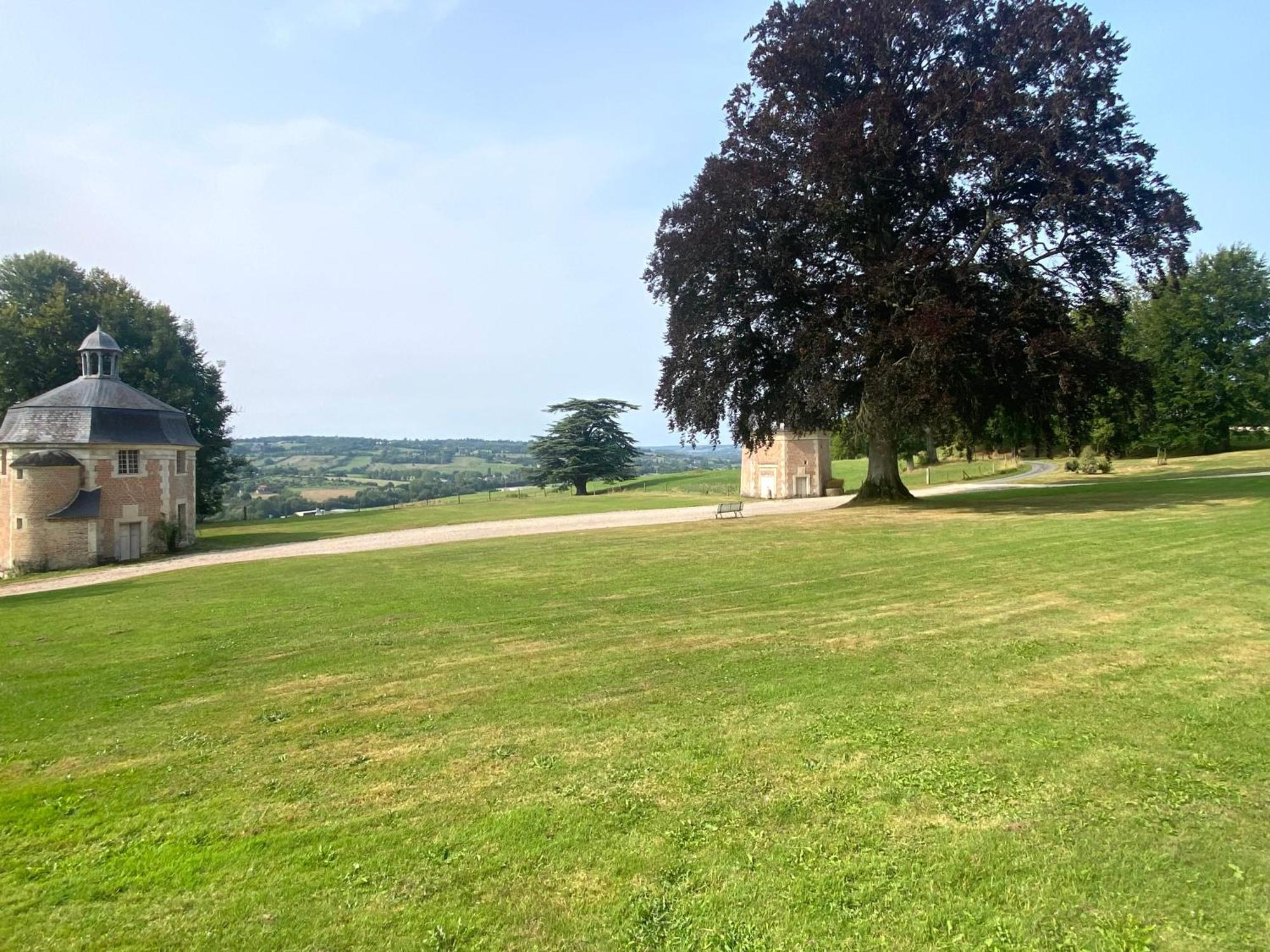 Le Pressoir Du Chateau De Neuville - Famille & Amis Livarot-Pays-d'Auge